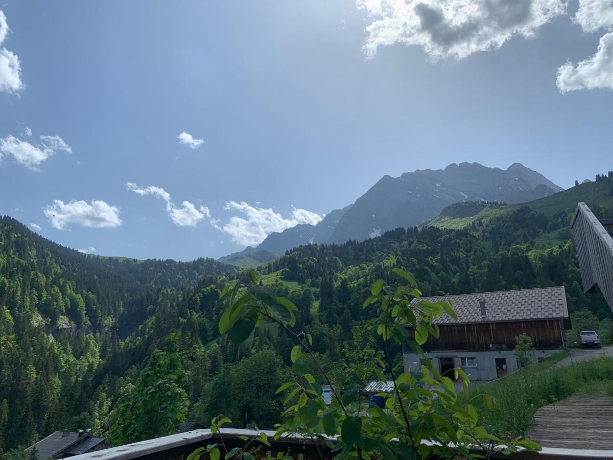 Appartement avec extérieur La Giettaz domaine skiable Megeve Combloux La Giettaz navette gratuite et télésiège à 2km Exterior foto